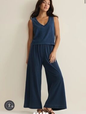 A supply Navy V-Neck Tank Top and Pants Set - 2-Piece